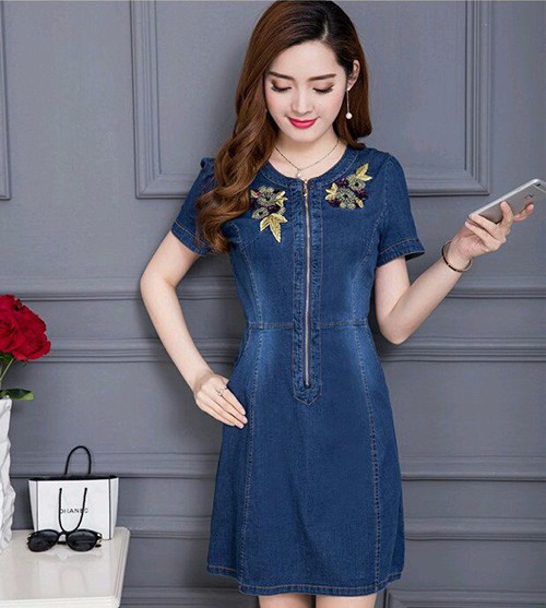 Đầm Jean Thêu Hoa Phối Dây Kéo Trước